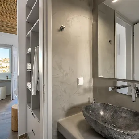 Akrotiraki Mykonos Town