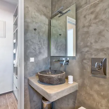 Akrotiraki Mykonos Town